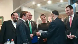 Novák Katalin köztársasági elnök a helyi magyar, köztük kárpátaljai és erdélyi felmenőkkel rendelkező ortodox zsidó közösség vezető képviselőivel találkozik az antwerpeni Hoffy étteremben 2023. november 9-én. Az államfő mellett Kovács Tamás Iván, Magyarország Belgiumba és Luxemburgba akkreditált rendkívüli és meghatalmazott nagykövete (b3) és Ari Epstein tiszteletbeli konzul (j). MTI/Bruzák Noémi