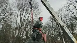 Eltávolították Puskin szobrát Kijevben. Fotó: rbc.ua