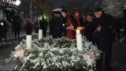 Adventi gyertyagyújtás hóesésben - Beregszász főterén is fellobbant a hit lángja