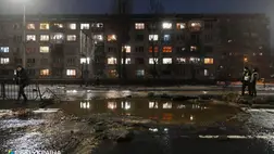 Legkevesebb 51-en megsérültek szerdára virradóra a Kijevbe becsapódó orosz rakétáktól, amelyek károkat okoztak lakóépületekben és egy kórházban is. Fotó: rbc.ua