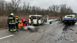 Hat halott és sok sérült: hármas karambol Ukrajnában. Fotó: DSZNSZ