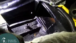 Több mint 300 doboz cigarettát találtak a pénzügyőrök a lónyai határátkelőhelyen, egy átalakított autó átvizsgálásakor.  Fotó: NAV