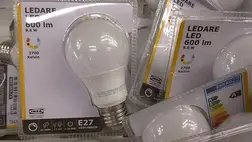 Az Ukrposta újabb akciója nyugdíjasok számára: Hagyományos villanyégők cseréje LED-es lámpákra