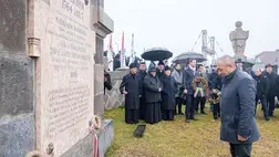 Potápi Árpád János, a Miniszterelnökség nemzetpolitikáért felelős államtitkára megkoszorúzza a madéfalvi veszedelem 260. évfordulóján tartott megemlékezésen a vérengzés emlékére állított Siculicidium emlékművet a székelyföldi Madéfalván 2024. január 7-én. A Siculicidium a madéfalvi veszedelem latin neve, jelentése székelygyilkosság. MTI/Veres Nándor