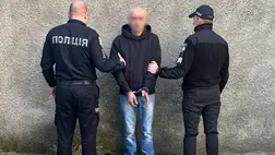 Kárpátalján a Técsői Járási Rendőrség munkatársai őrizetbe vettek egy 46 éves bustyaházai férfit, aki ittasan késsel megszúrta 30 éves vajnági ismerősét. Fotó: Nemzeti Rendőrség