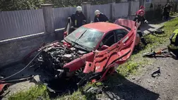 Oszlopnak csapódott egy gépkocsi Kárpátalján. Fotó: DSZNSZ kárpátaljai kirendeltsége