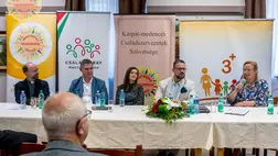 A szülőföldön való megmaradás kérdéseiről tanácskoztak a délvidéki Topolyán.Fotó:KCSSZ 