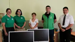 Számítógépeket adott át Kisdobronyban az MRSZ