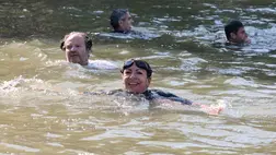  Anne Hidalgo párizsi főpolgármester úszik a Szajnában a folyó fővárosi szakaszán 2024. július 17-én (Fotó: MTI/AP/Michel Euler)