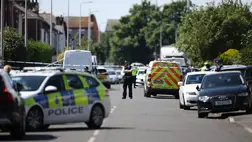 Rendőrök a feltételezett késelés helyszínén az angliai Southportban (Fotó: EPA/Adam Vaughan)