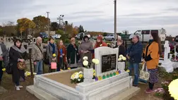 Koszorúzás a beregszászi sírkertben: Benkő György emlékezete - Festmények, grafikák, karikatúrák. Fotó: Kárpátinfó/ Kovács Elemér 