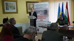 Molnár D. Erzsébet tart előadást a magyar és német nemzetiségű férfiak 1944-es elhurcolásáról