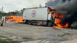 A vöröskereszt járműve ég egy orosz katonai csapás után Virolyubivkában, Donyeck térségében, Ukrajnában 2024. szeptember 12-én Fotó: Ukrainian Presidential Press Ser / Handout / Reuters