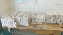 Közel 2500 doboz cigaretta a pótkerék felett