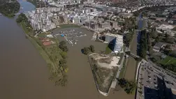 A drónnal készült felvételen a tetőző Duna Budapesten a Marina partnál és a Rákos patak torkolatánál 2024. szeptember 21-én. (Fotó: MTI/Máthé Zoltán)