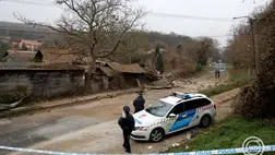 Miskolc, 2024. november 13. Rendőrök és tűzoltók Miskolc külvárosában, ahol feltételezhetően gázrobbanás történt egy lakóházban 2024. november 13-án. MTI/Vajda János