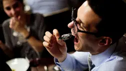 Pszichológiai módszerekkel akarják rávenni a briteket arra, hogy rovarokat egyenek hús helyett. Fotó: MTI/EPA/Justin Lane