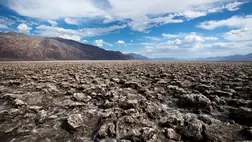 A Death Valley (Halál-völgy) Nemzeti Park Devil’s Golf Course nevű képződménye a kaliforniai Furnace Creek térségében (Fotó: MTI/EPA/Etienne Laurent)