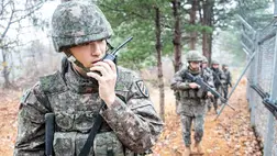 Gyalog szökött át a határon Dél-Koreába egy észak-koreai férfi. (Fotó: MTI/EPA/Dél-koreai hadsereg)