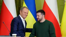  Volodimir Zelenszkij ukrán elnök és Donald Tusk lengyel miniszterelnök. (Fotó: MTI/EPA/Szerhij Dolzsenko)