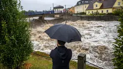 Kritikus a helyzet számos közép-európai régióban az esőzések miatt. Fotó: MTI/EPA/Martin Divisek