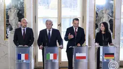 Jean-Noel Barrot francia, Antonio Tajani olasz, Radoslaw Sikorski lengyel és Annalena Baerbock német külügyminiszter a négy ország külügyminiszteri találkozóján tartott varsói sajtóértekezleten 2024. november 19-én. MTI/EPA/PAP/Marcin Obara