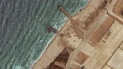 A Gázai övezet partjainál létesített ideiglenes kikötői móló (Fotó: MTI/AP/Maxar Technologies)