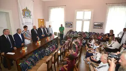 Százötven megtöltött iskolatáskát adott át Kárpátalján az MRSZ - Reménység és jövő. Fotó: Fábián Zoltán