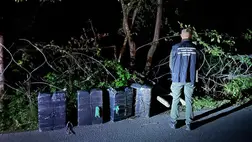 Csomagjaikat eldobva menekültek a cigarettacsempészek Kárpátalján. Fotó: Ukrán Állami Határszolgálat