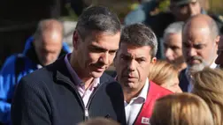 Pedro Sánchez spanyol miniszterelnök és Carlos Mazón tartományi elnök (Fotó: Jorge Gil/ Getty Images)