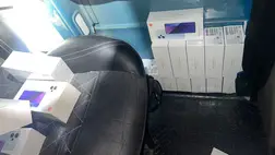 Összesen 168 kínai márkájú vadonatúj okostelefont találtak elrejtve az ukrán-lengyel határon. Fotó: Ukrán  Állami Határőrszolgálat.