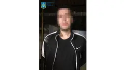 Óvadék letétele nélkül őrizetbe vették azt a férfit, aki Barkaszón fejen szúrta 24 éves lány ismerősét. Fotó: Kárpátaljai ügyészség