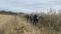 Kárpátalján az ukrán határőrök őrizetbe vettek 3 személyt, akik a zöldhatáron keresztül akartak eljutni Magyarországra. Fotó: Ukrán Állami Határőrszolgálat