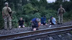 Kárpátaljána magyar határ közelében négy férfit tartóztattak le az ukrán határőrszolgálat munkatársai. Fotó: Ukrán Állami Határőrszolgálat - Nyugati Határ/Facebook