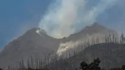  Füst gomolyog a Lewotobi Laki-Laki vulkánból 2024. november 4-én, miután az éjszaka kitört (Fotó: ARNOLD WELIANTO/AFP)