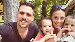 Lovas Rozi férjével és két gyerekükkel