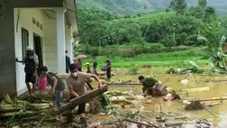  A Vietnami Hírügynökség felvételén eltűnteket keresnek egy földcsuszamlás helyszínén, Lao Cai északi tartomány Lang Nu falvában 2024. szeptember 11-én (Fotó: MTI/EPA/Vietnami Hírügynökség)