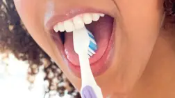 Borzalmas dolog történhet, ha nem tisztítjuk meg naponta kétszer a nyelvünket 