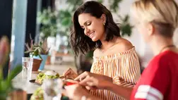 Egy kiskanál olívaolaj evés előtt, és sokkal kevesebbet fogsz enni! 