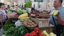 Piaci körkép - Egyszer fenn, máskor lenn. Fotó: Kárpátinfo/Kovács Elemér