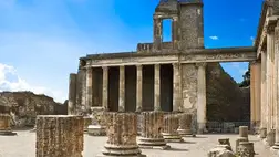 Gladiátorokról készült gyermekrajzokat fedeztek fel régészek Pompejiben