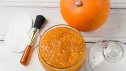 Feltölti, hidratálja a bőrt, halványítja a foltokat