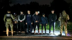 Egy csoport hadköteles férfi bukott le a határ közelében Kárpátalján. Fotó: Ukrán Állami Határőrszolgálat