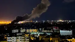  Iraeli légicsapás Bejrút egyik déli elővárosában 2024. október 1-jén hajnalban, a palesztinokat támogató Hezbollah síita milícia és az izraeli erők harcai idején (Fotó: MTI/AP/Huszein Malla)