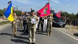 A Nagydobronyi kistérséghez tartozó Dimicső községben utolsó útjára kisérték a 35 éves Leonid Titonenkót. Fotó: Ukrán Állami Határőrszolgálat