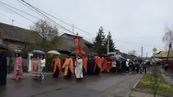 Kereszthódoló körmenet Beregszászon - Legyünk a megfeszített és feltámadott Jézus követői. Fotó: Kárpátinfó/ Kovács Elemér 