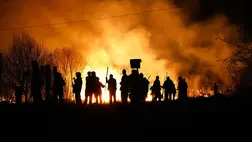 A kárpátaljai katasztrófavédelem munkatársai küzdenek a lángokkal 2025. március 11-én (Fotó: Rendkívüli helyzetek kárpátaljai szolgálata/Facebook)