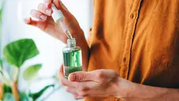 5 szépségápolási praktika, amiért a múltban rajongtak a nők