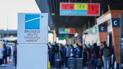 A brüsszeli Charleroi nemzetközi repülőtér logója (Fotó: MTI/EPA/Olivier Hoslet)