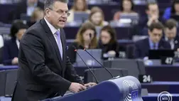 Maros Sefcovic, az Európai Bizottság kereskedelemért, gazdasági biztonságért, intézményközi kapcsolatokért és átláthatóságért felelős tagja felszólal az EP strasbourgi plenáris ülésén 2025. február 12-én.. MTI/EPA/Ronald Wittek